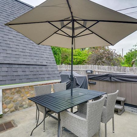 Puget Sound Cabin With Hot Tub And Water Views! Bremerton Bagian luar foto