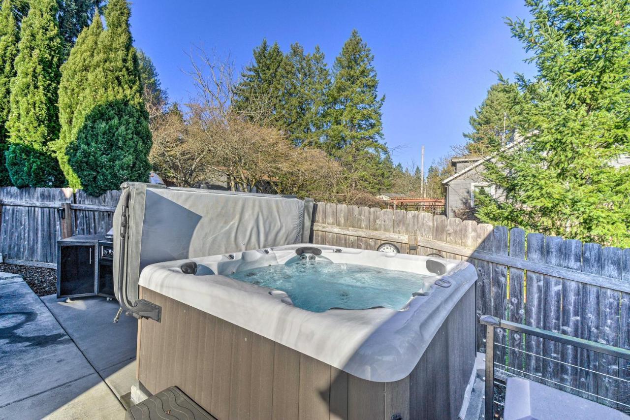 Puget Sound Cabin With Hot Tub And Water Views! Bremerton Bagian luar foto