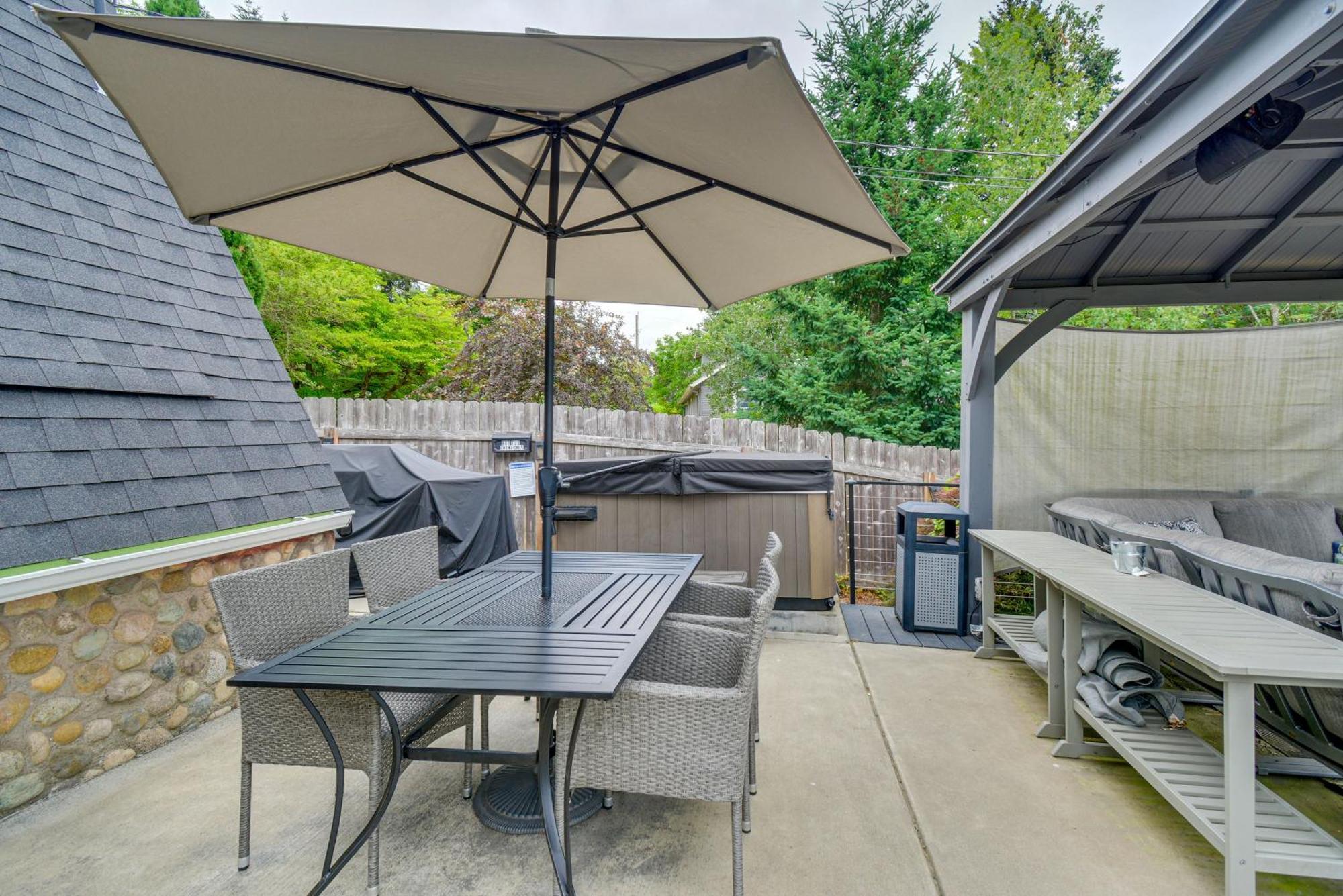 Puget Sound Cabin With Hot Tub And Water Views! Bremerton Bagian luar foto